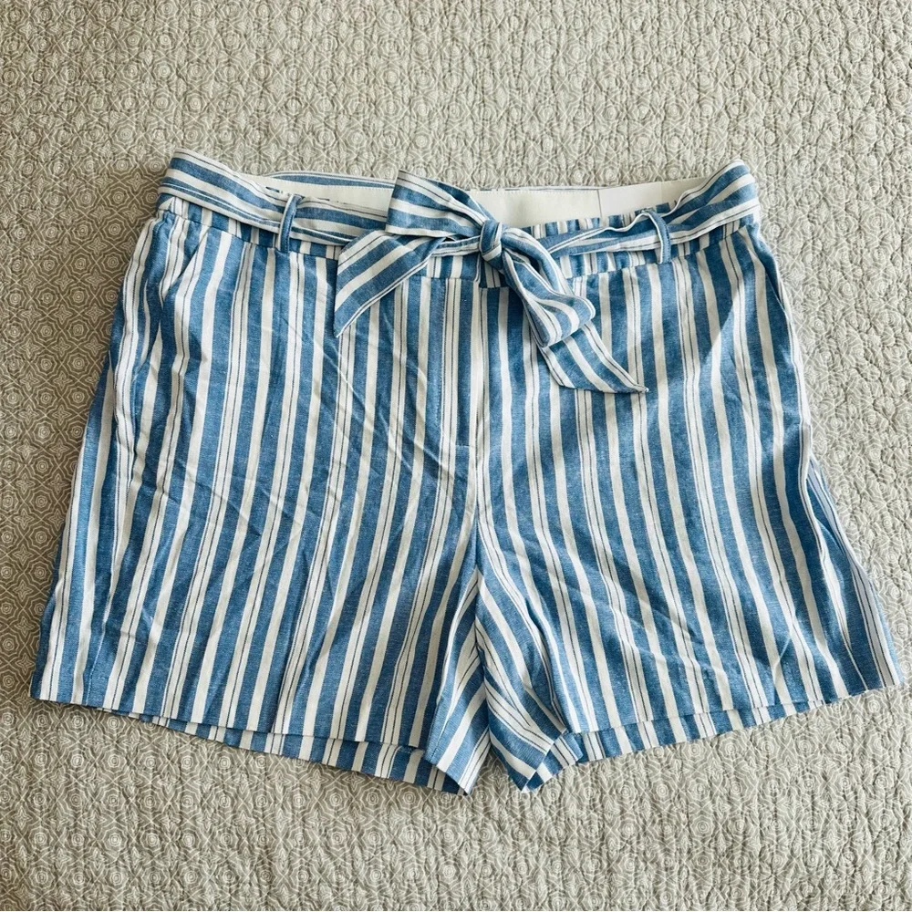 NEW! Lane Bryant Women's Linen Blend Shorts Blue White Striped Size 20